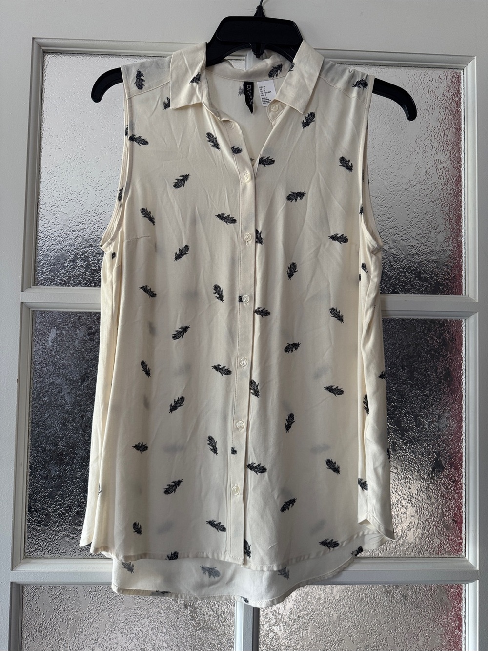 H&M Cream Sleeveless Button-Down Top with Black Feather Print